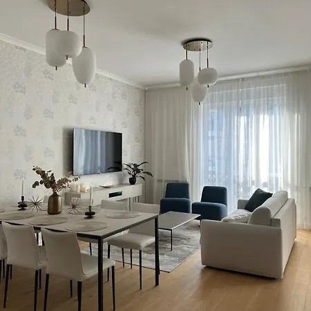 Apartament Modern In *